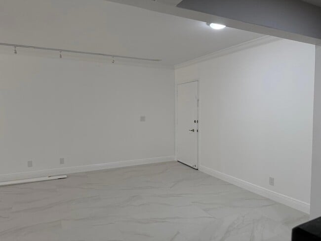 Foto del edificio - 2161 NE 68th St