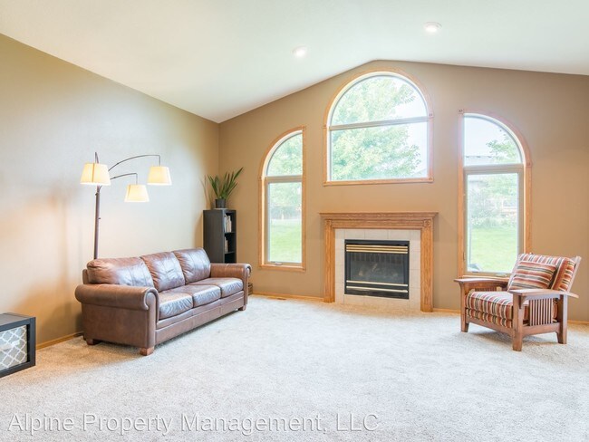 Building Photo - 4 br, 5 bath House - 2108 E. Briar Den. Ct.