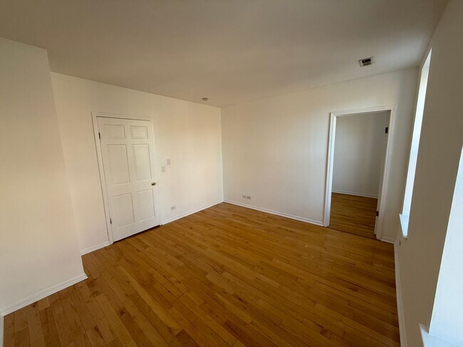 Foto del edificio - 1401 W Erie St