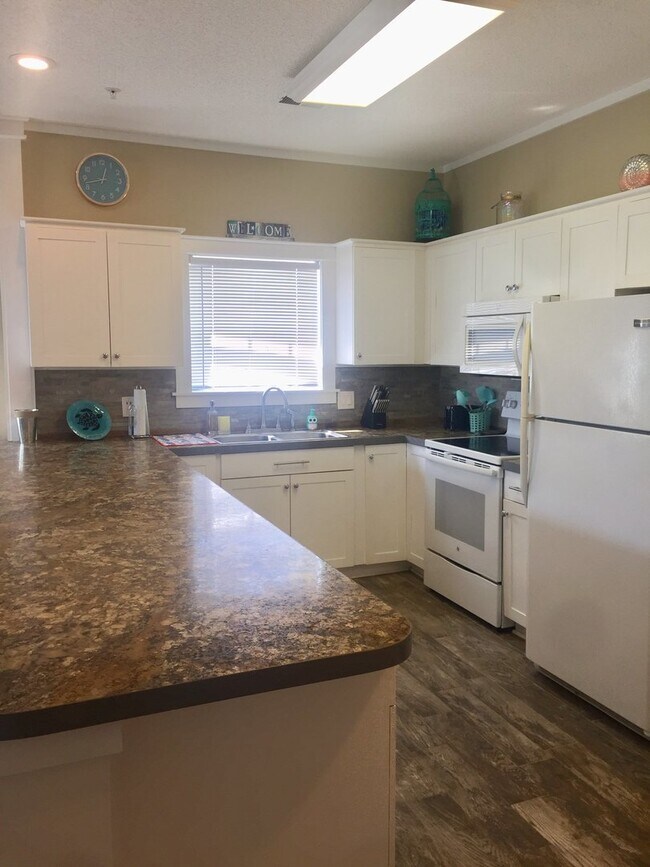 Foto del edificio - Azalea Lakes - Fully Furnished Long Term Rental in Myrtle Beach, SC