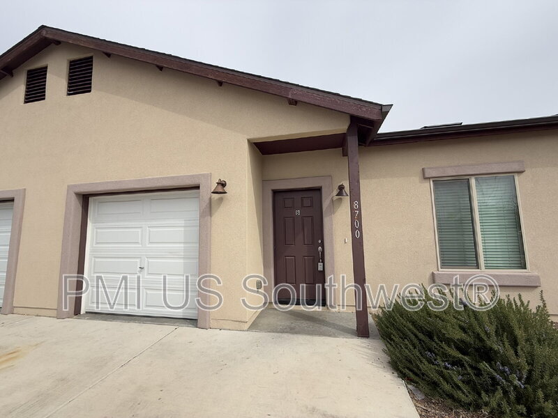 Primary Photo - 8700 E Loos Dr