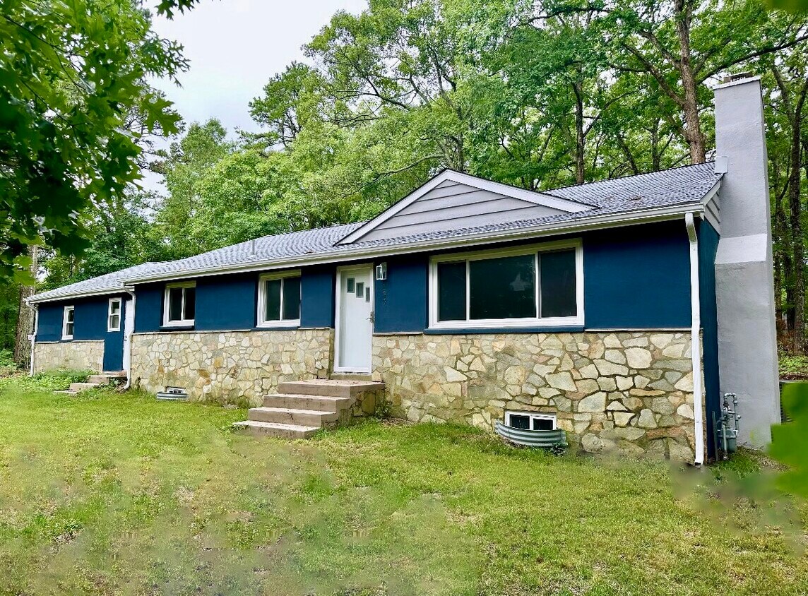 Foto principal - 135 S Main St