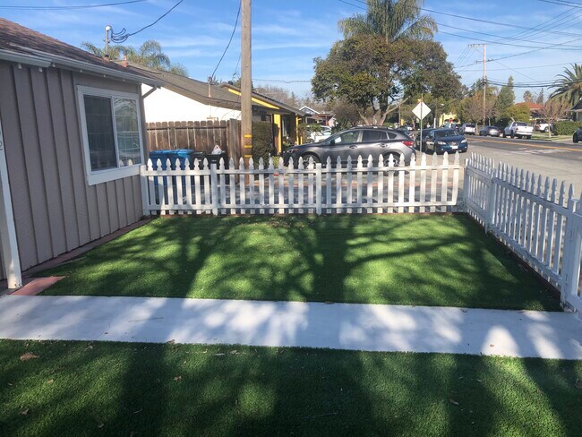 Front yard - 1352 Valota Rd