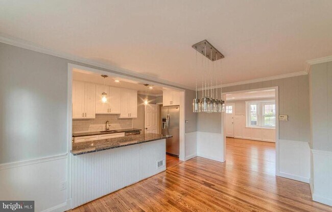 Building Photo - 360 Old Trail