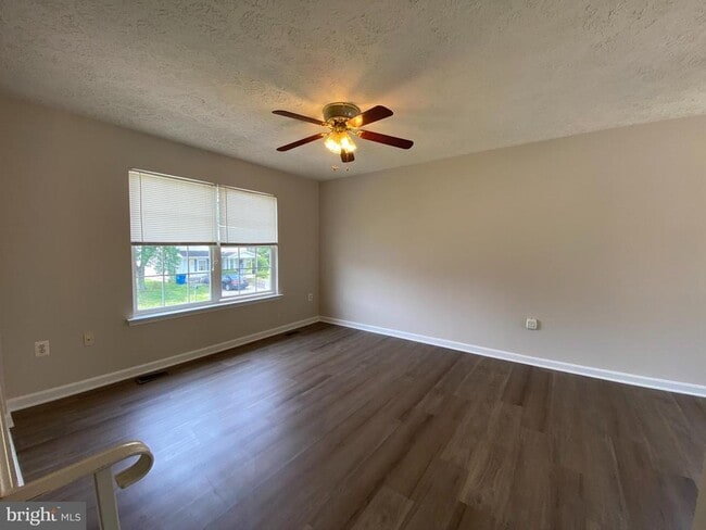 Building Photo - 4786 Calvert Dr