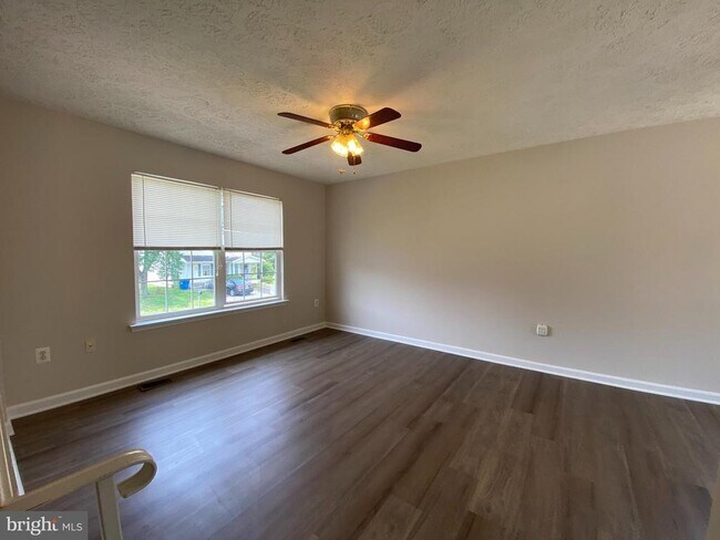 Foto del edificio - 4786 Calvert Dr