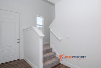 Building Photo - 7042 N Brook Ridge