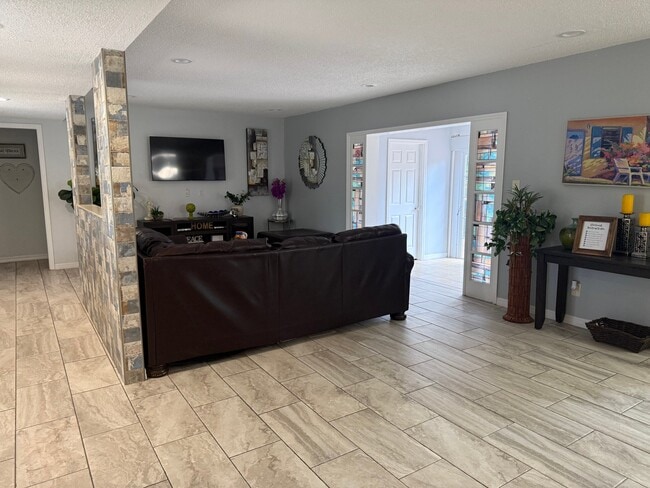 Photo - 914 W Cimmeron Dr House