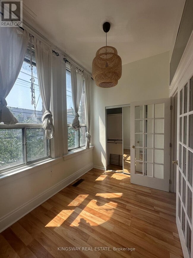 Building Photo - 1504 Queen St W