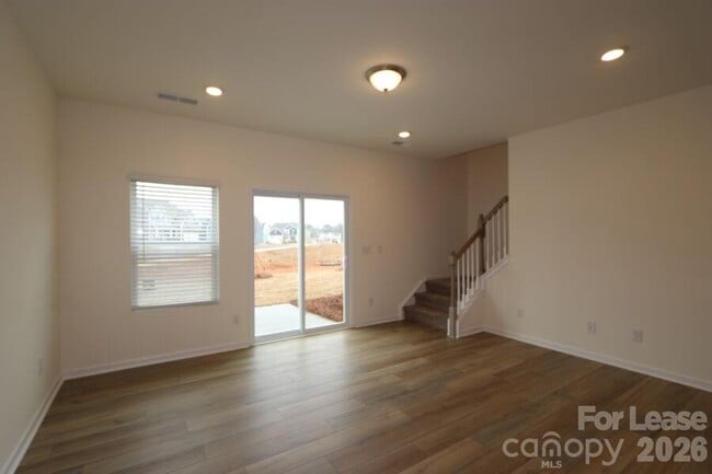 Building Photo - 761 Earhart St NW