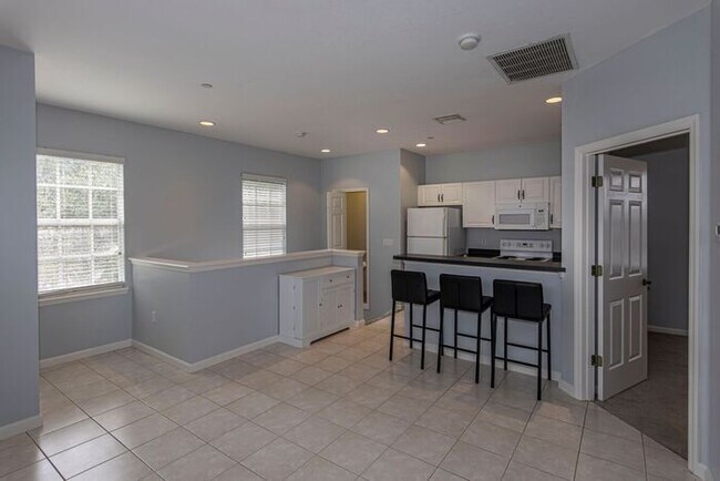 Foto del edificio - Cozy 1 bedroom/1 bath garage apartment in ...
