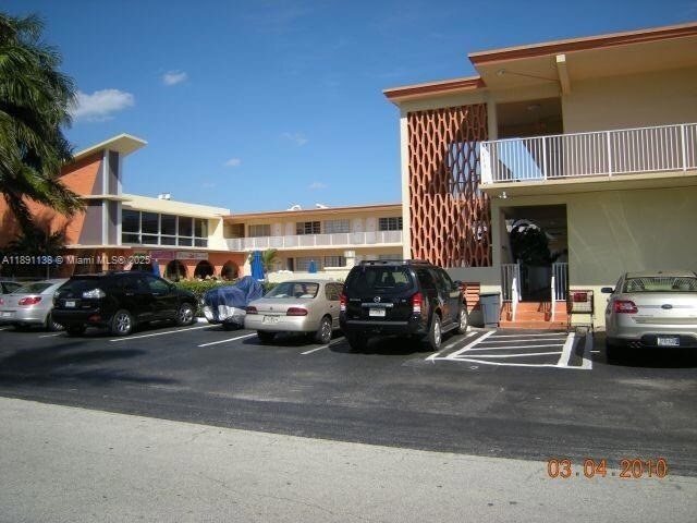 Foto del edificio - 26 Diplomat Pkwy