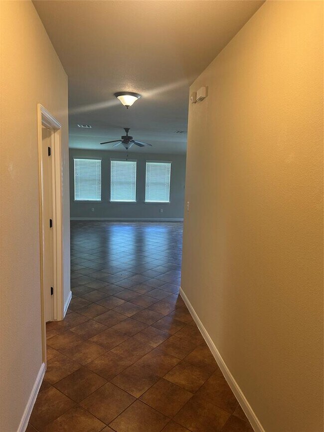 Foto del edificio - 7714 Squirrel Hollow Dr