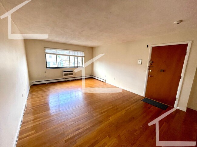 Foto del edificio - 9/1 No Fee! Spacious Allston 2BR w/parking & heat included!