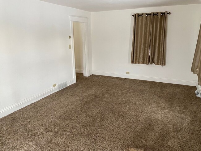 Building Photo - 3-Bedroom 2-Bath House Close to the Monk G...