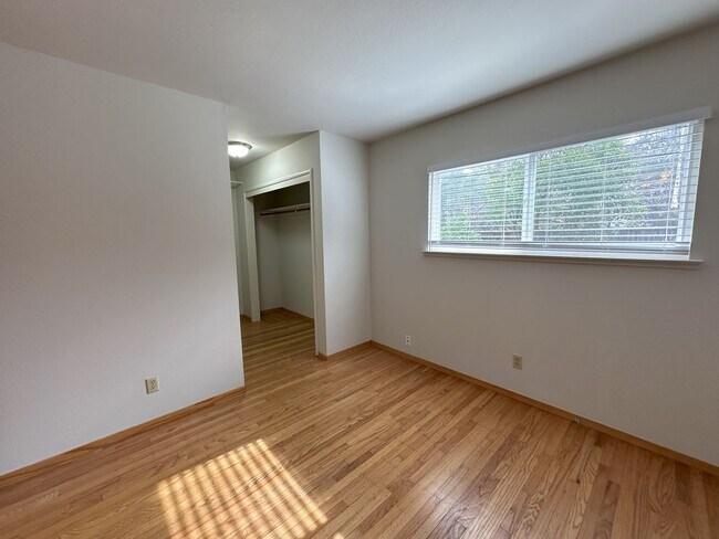 Foto del edificio - Hardwood floors, updated kitchen, great schools