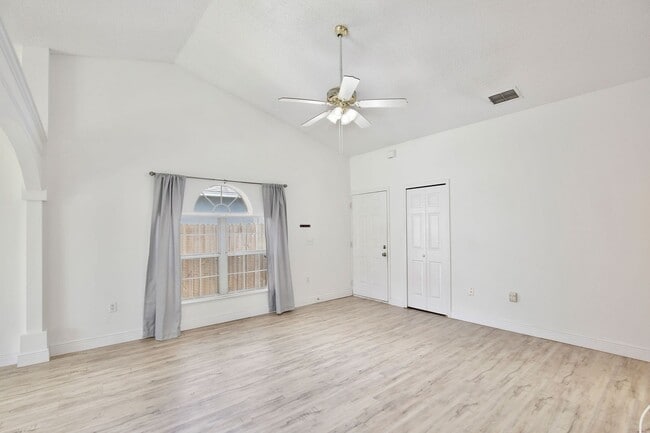 Building Photo - Beautiful 3/2 Home Recently Remodeled with...
