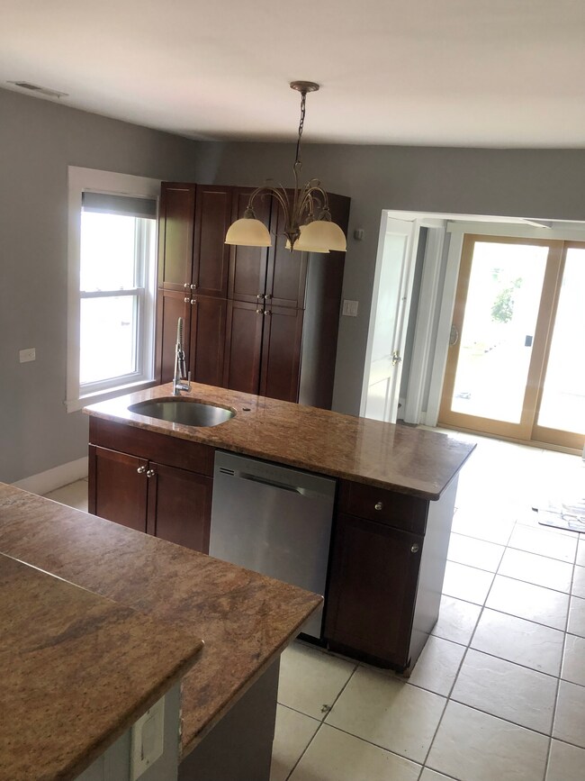 Kitchen photo #2 - 9 Warren Ave