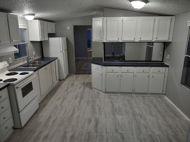 Foto del edificio - 5580 Ryans Trail Northeast