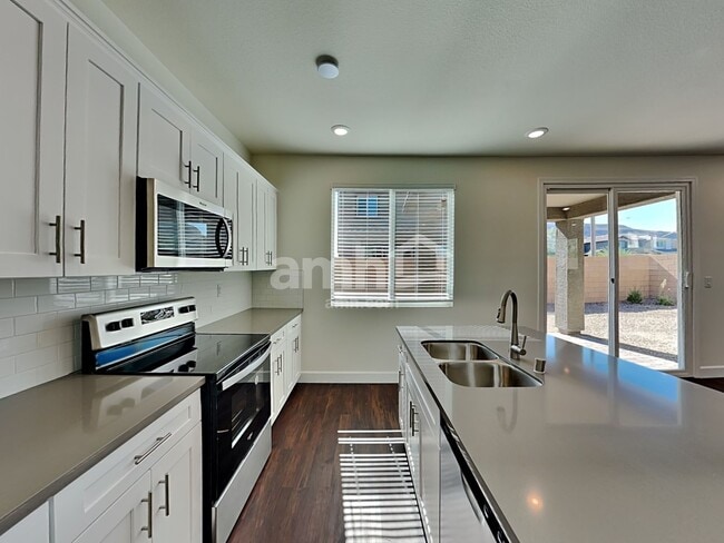 Building Photo - 8863 Carmine Cob Ave