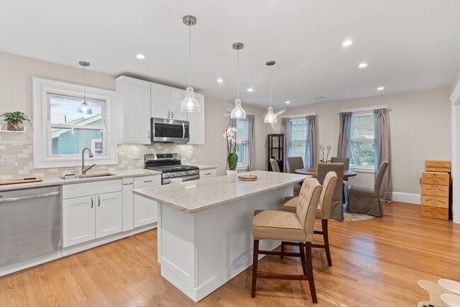 Building Photo - 14 Hood St