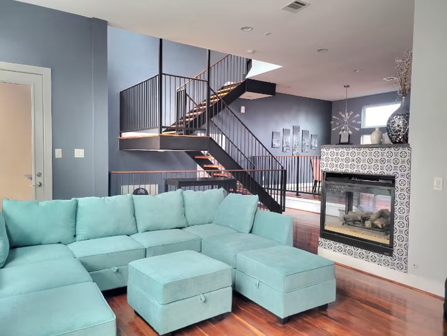 Photo - 906 Hutchins St Townhome