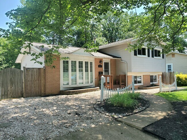 Foto del edificio - 4517 Mayfield Dr
