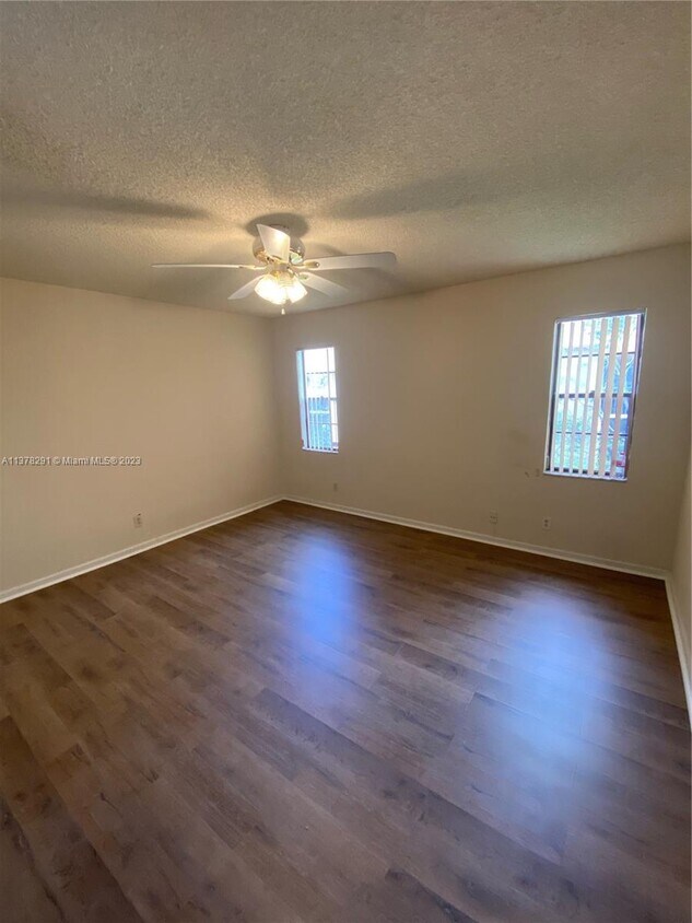 Foto del edificio - 7951 Southgate Blvd