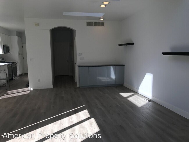 Building Photo - 2 br, 2.5 bath House - 351 Milwaukee St