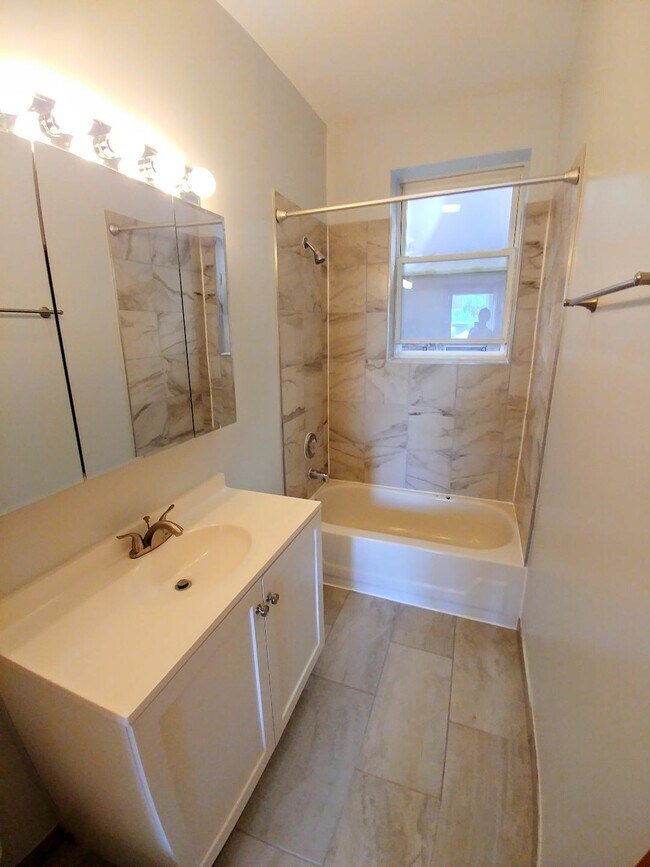 Foto del edificio - 2115 N St Louis Ave