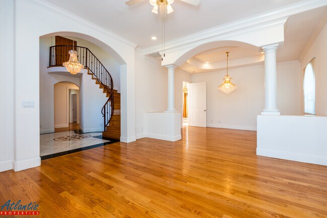 Building Photo - 594 Glen Alto Dr
