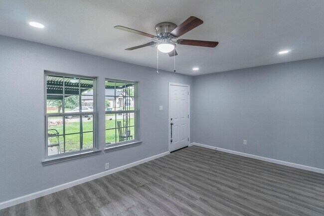 Foto del edificio - 4118 Groton Dr