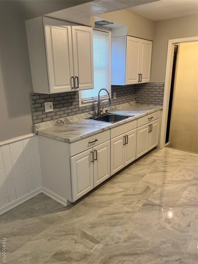 Foto del edificio - 18558 Woodland St