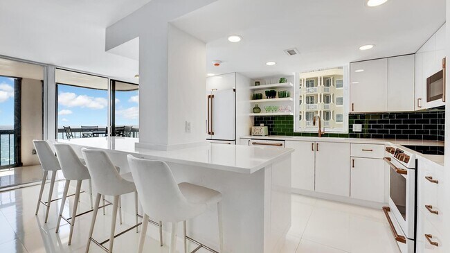Foto del edificio - 5380 N Ocean Dr