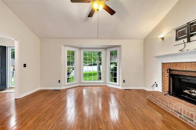 Building Photo - 718 Players Ct