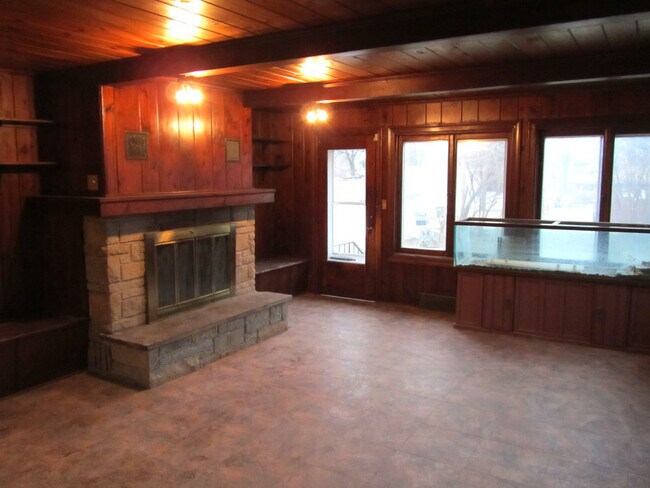 Building Photo - 3235 Emmaus Ave