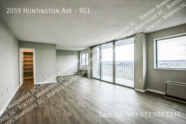 Building Photo - Welcome home to this stunning 9th-Floor St...