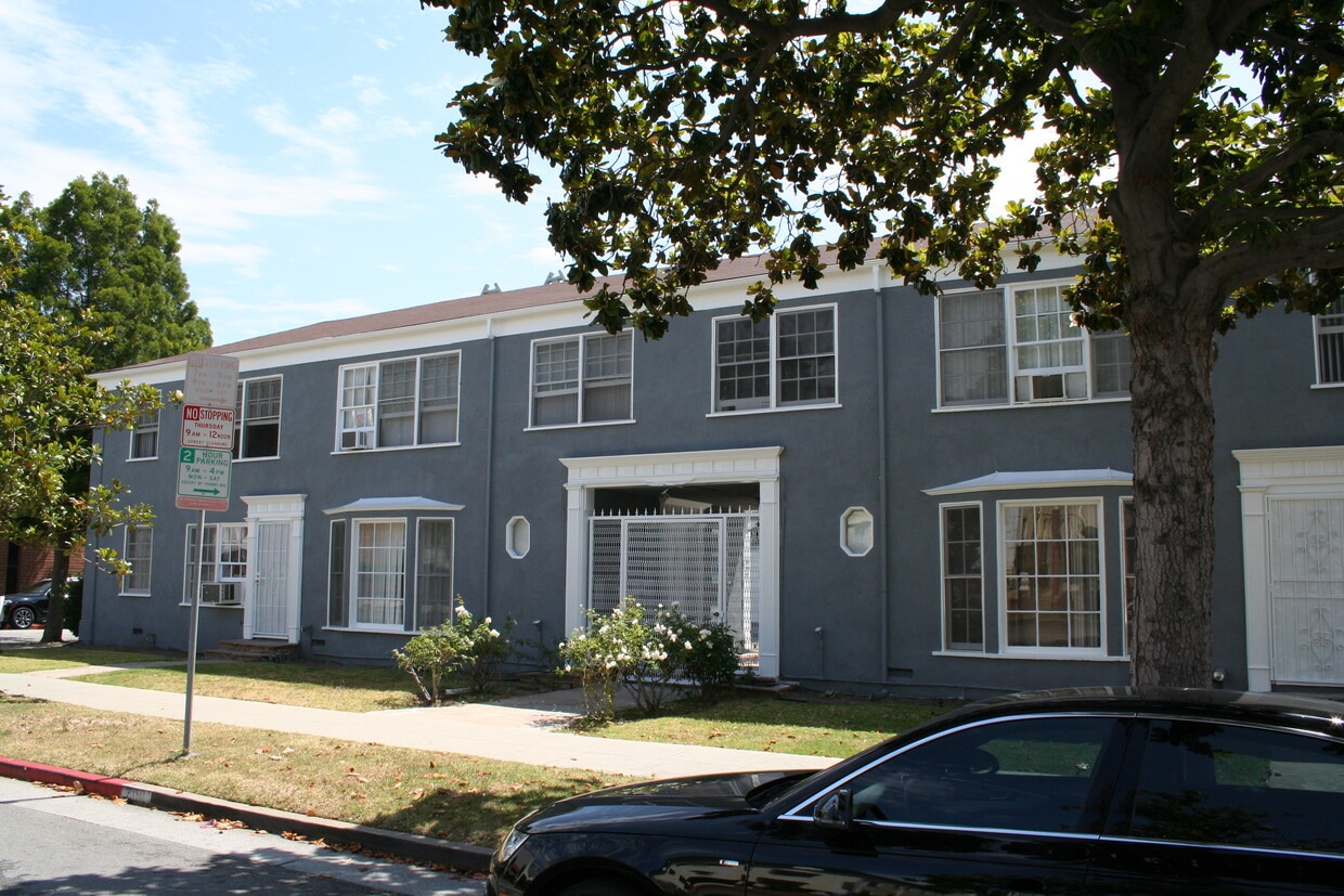 Primary Photo - 200 S Doheny Dr