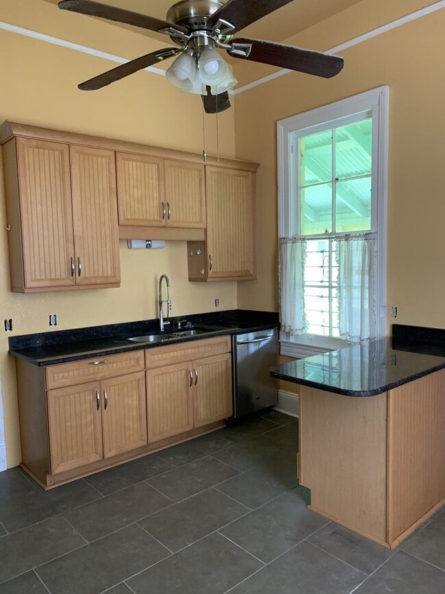 Foto del edificio - 7625 Oak St