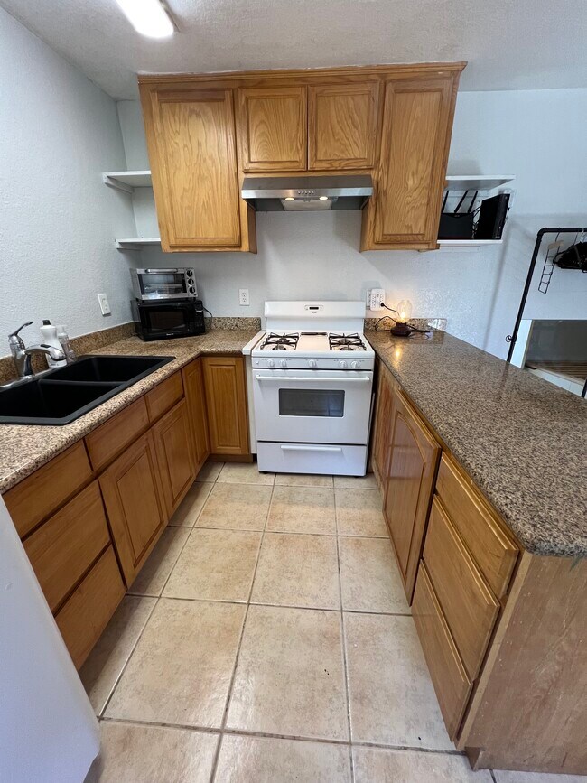Building Photo - 3208 Santa Cruz Way