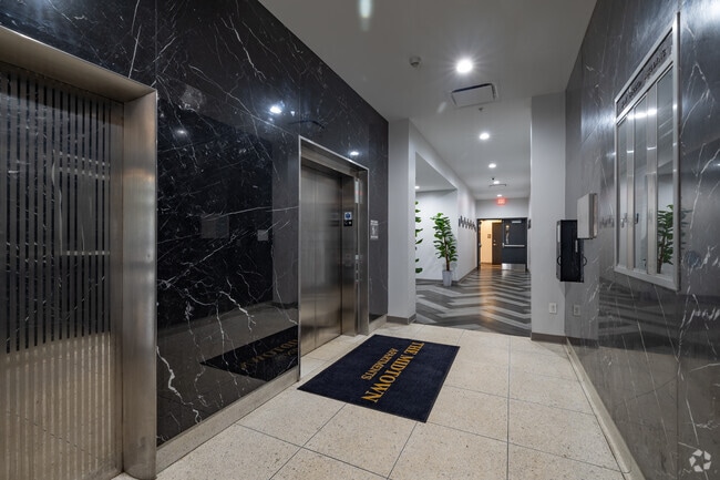 Vestíbulo del ascensor - The Midtown Apartments