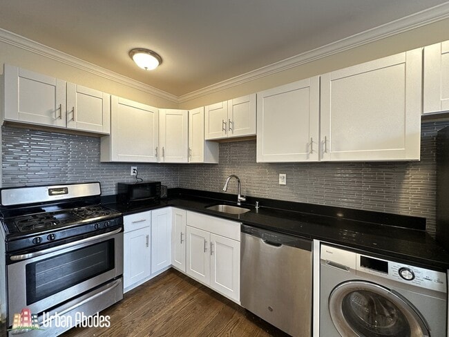 Building Photo - 2133 N Dayton St