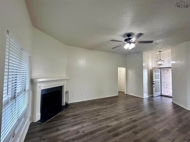 Building Photo - 5008 Bayberry Dr