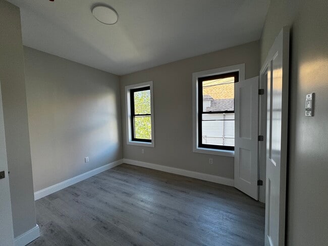 Building Photo - 56 Sachem St