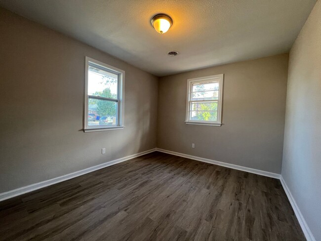 Building Photo - Chester,E.1045