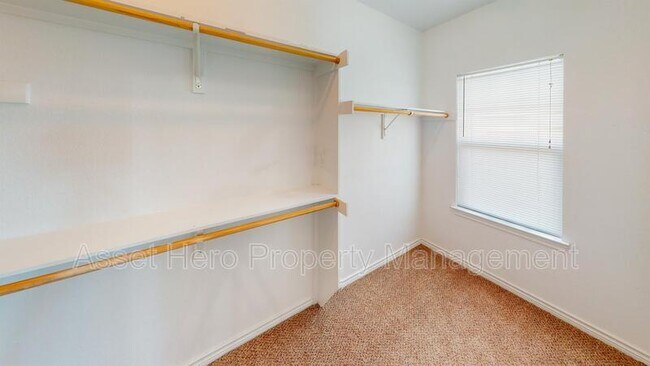Building Photo - 1100 Oney Hervey Dr