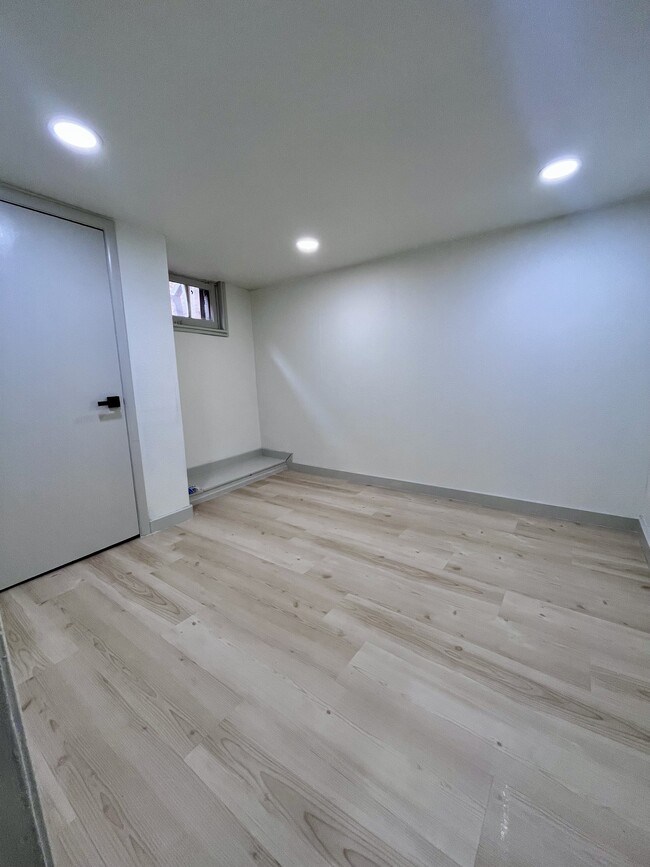 Segundo dormitorio, ideal para oficina, gimnasio, taller de manualidades, etc. - 3909 Hayes Ave