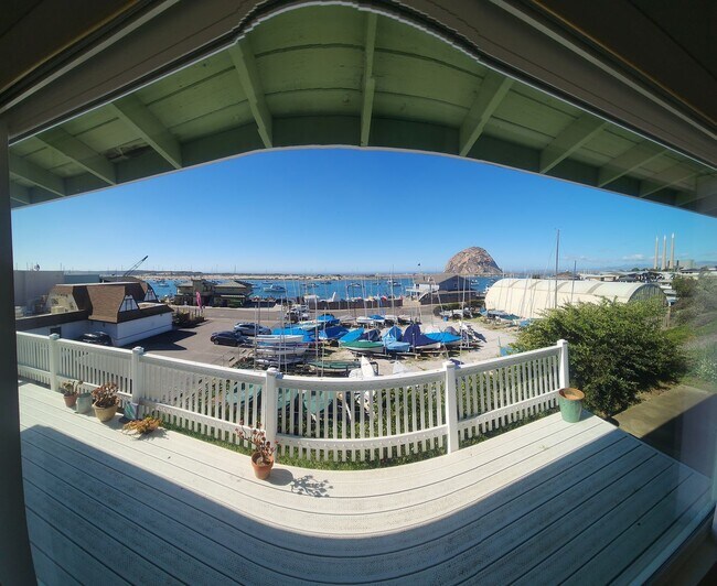 Foto del edificio - THOSE MORRO BAY VIEWS! Bright and Airy 2 bedroom 2 bath house near Embarcadero