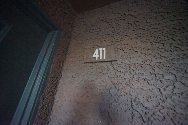 Foto del edificio - Showings Available NOW