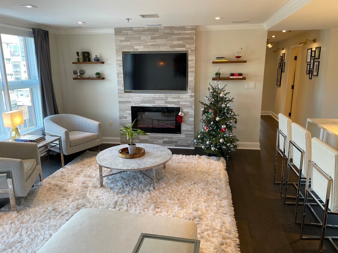 Livingroom w/ Fire Place - 1330 Clinton St